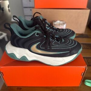 Nike Giannis Youth Basketball Shoes Size 1.5Y